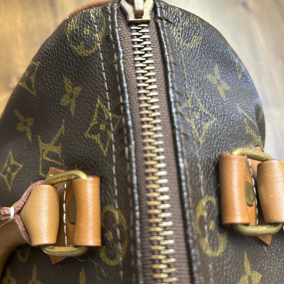 SOLD****Authentic Vintage Louis Vuitton Monogram Speedy 25 - Picture 12 of 16